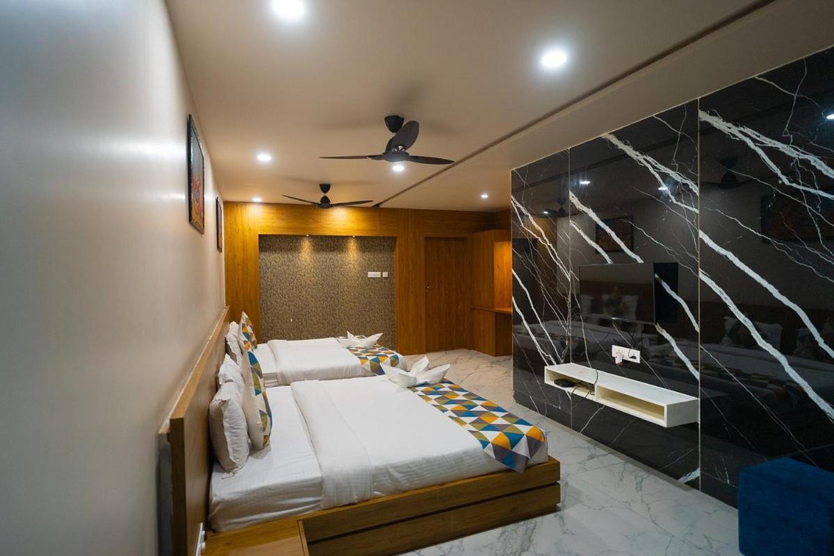 The Sky Imperial Unity Inn Garudeshwar Exterior foto