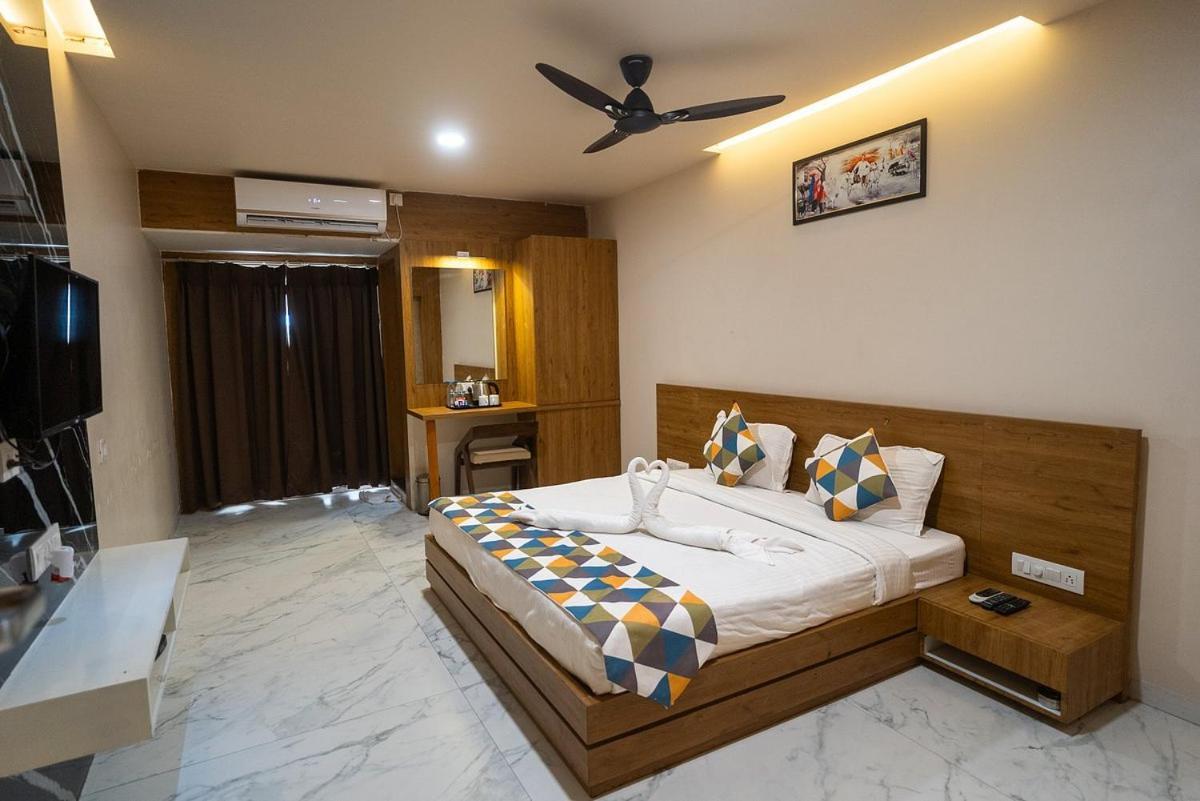 The Sky Imperial Unity Inn Garudeshwar Exterior foto
