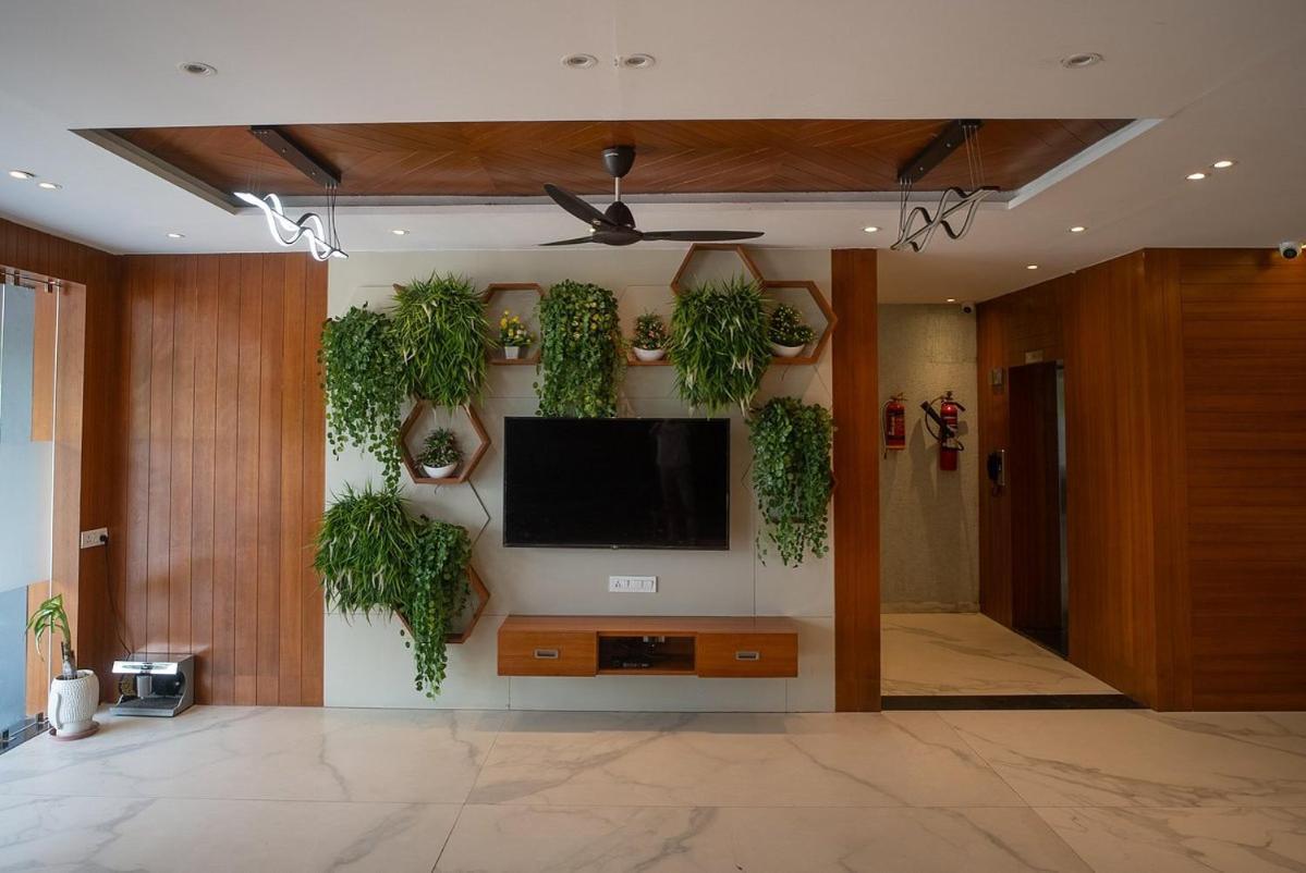 The Sky Imperial Unity Inn Garudeshwar Exterior foto